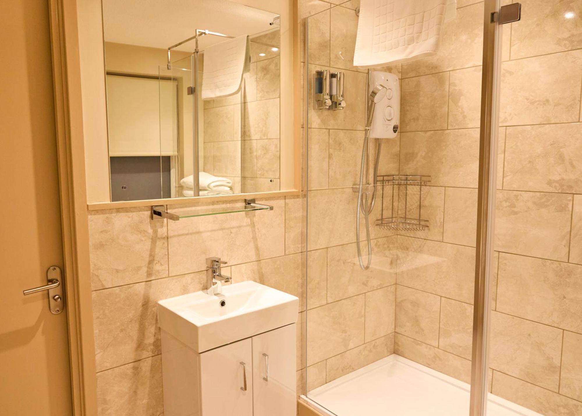 Hunters Lodge Inn توتنس المظهر الخارجي الصورة